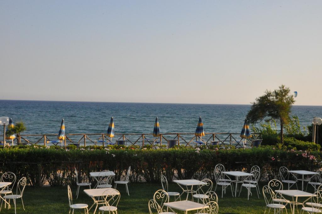 Settebello Village Lido Di Fondi Bagian luar foto