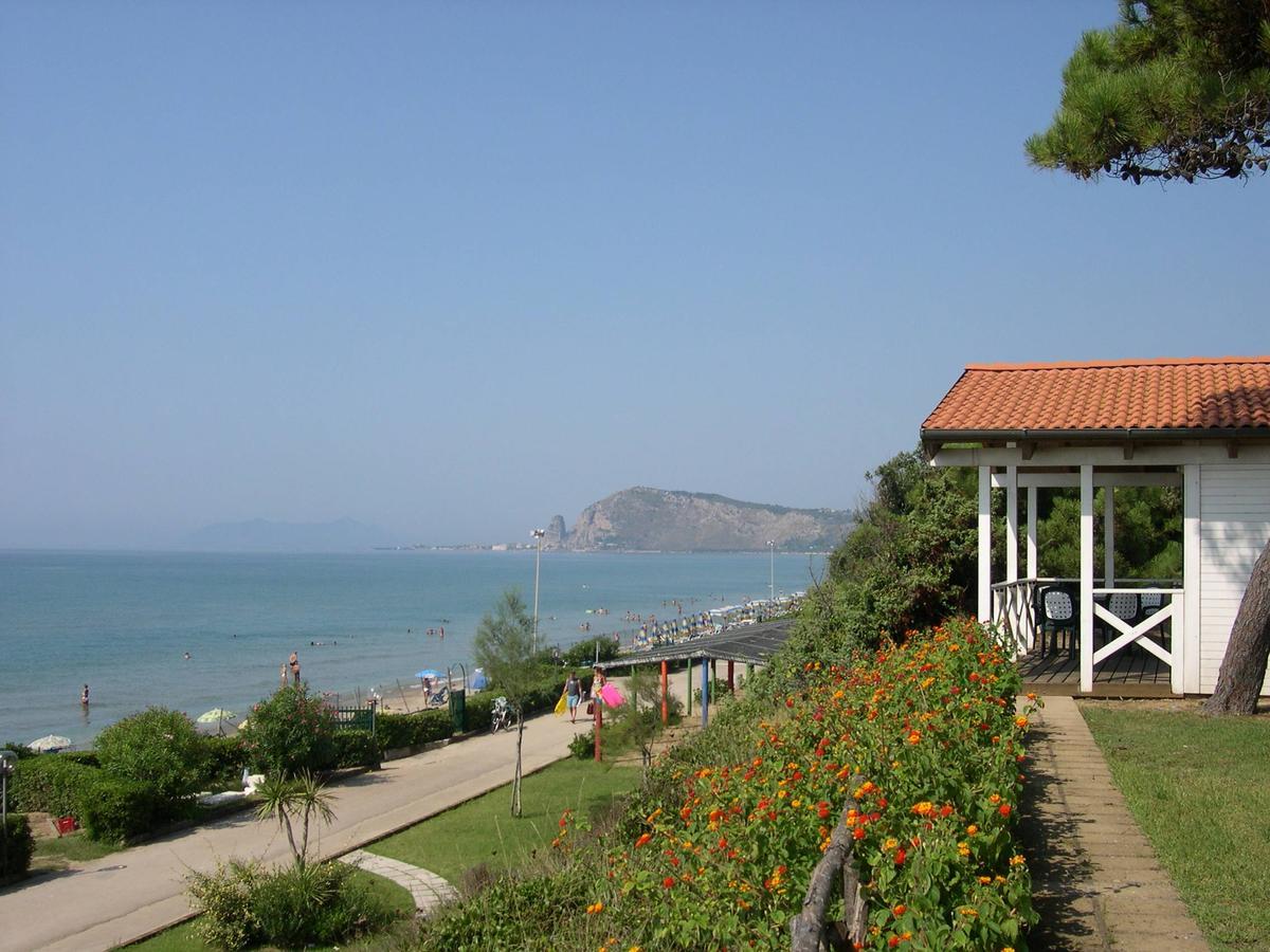 Settebello Village Lido Di Fondi Bagian luar foto